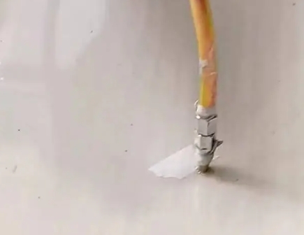 北湖瓷砖空鼓维修公司专业解答在瓷砖铺贴过程中，如果使用的砂料过粗（如全部使用了粗砂），可能会导致以下问题